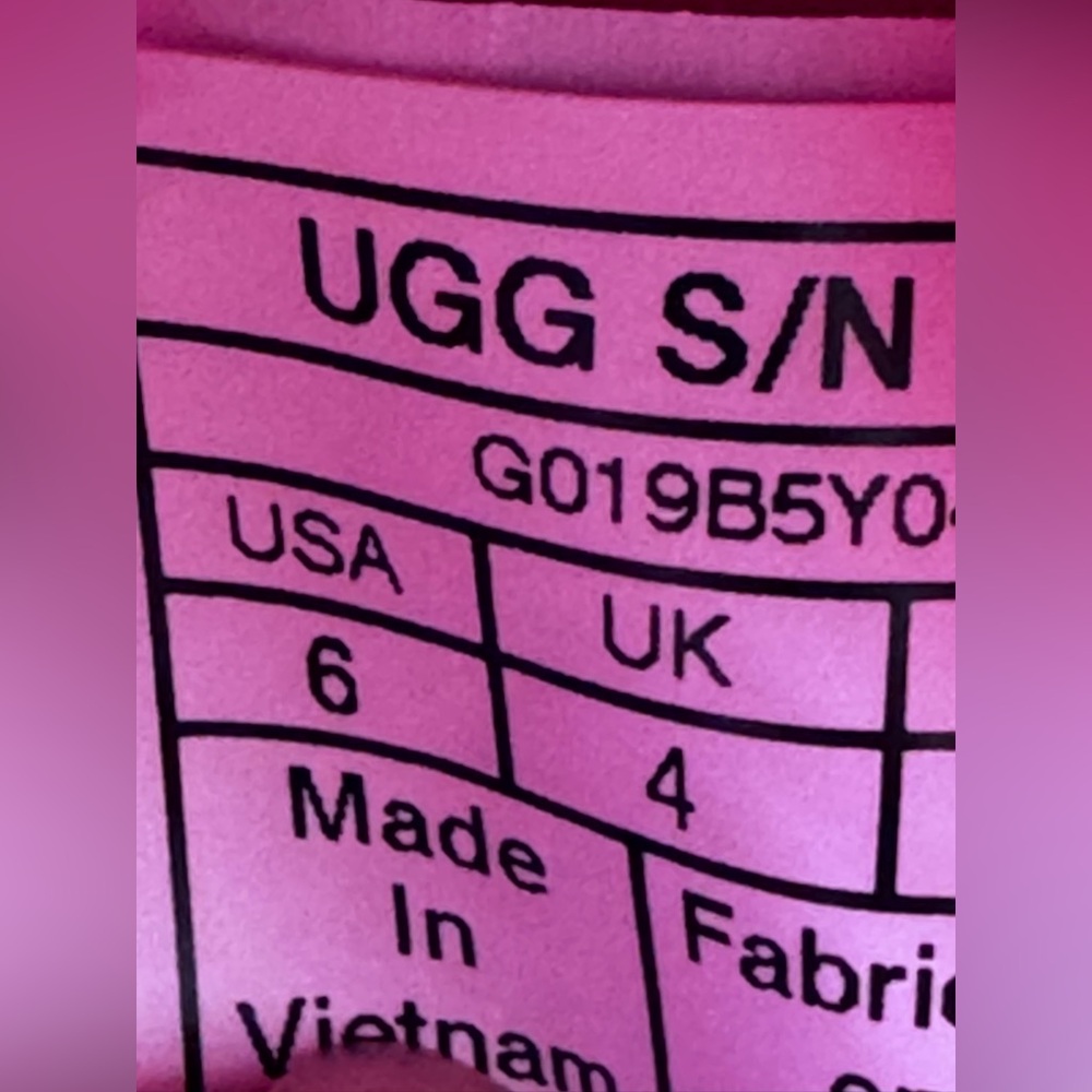 UGG Rainbow Fluff Slides- Women's Size 6- Free Shipping‎ 📦 - Picture 7 of 7